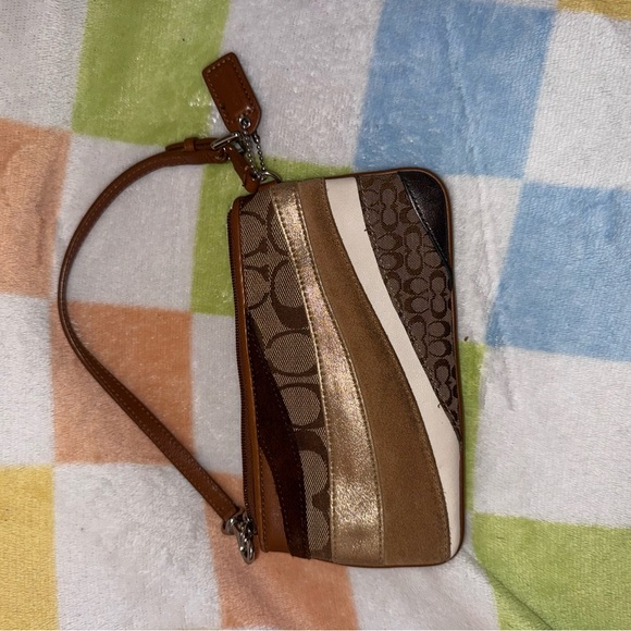 Coach y2k  Signature Patchwork Wristlet - Picture 6 of 6